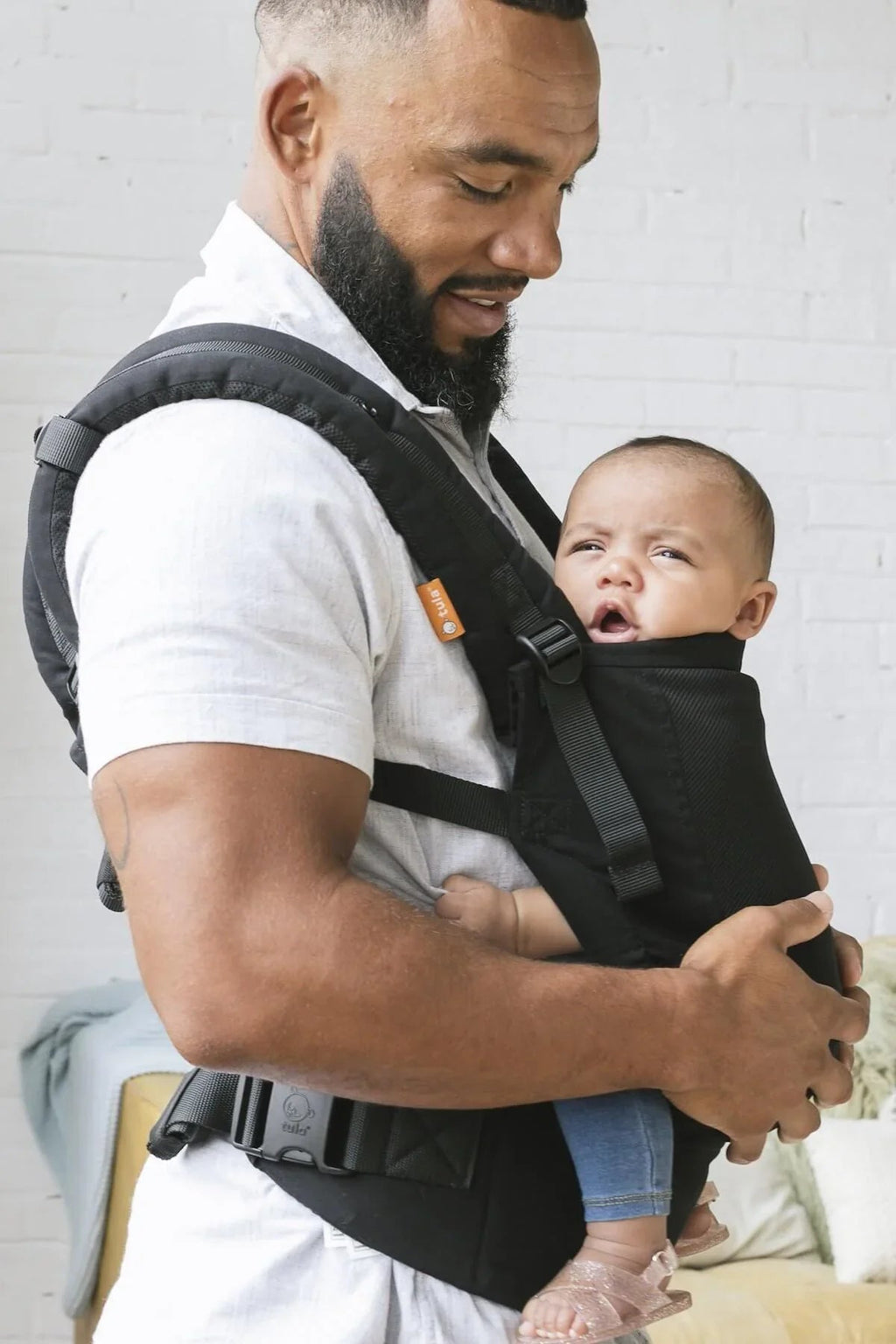 Urbanista – Free-to-Grow Mesh Baby Carrier for Everyday Comfort